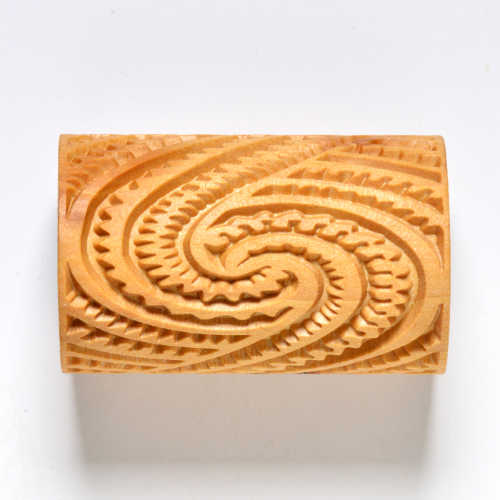 RL-023 Large Handle Roller – Maori Spirals