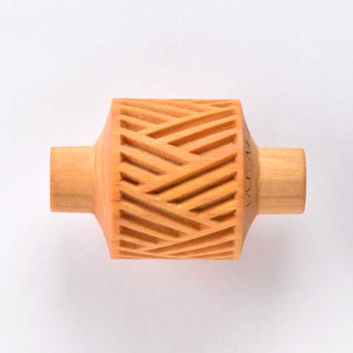 RM-057 Medium Handle Roller – Slanted Crosshatch