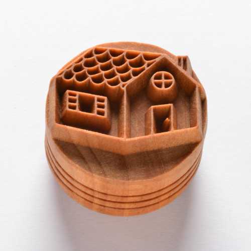 Scl-093 Large Round Stamp – Gingerbread House