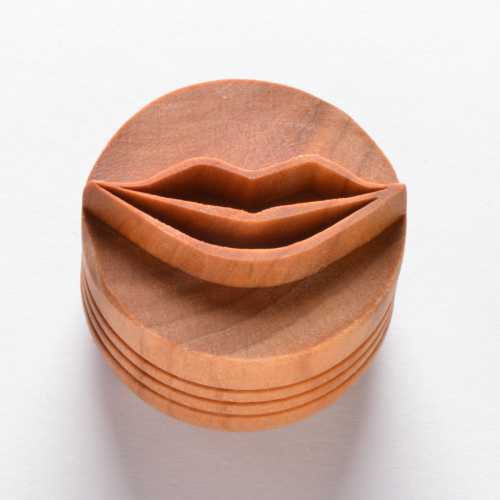 Scl-103 Large Round Stamp – Lips