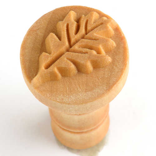 Scm-057 Medium Round Stamp – Oak Leaf