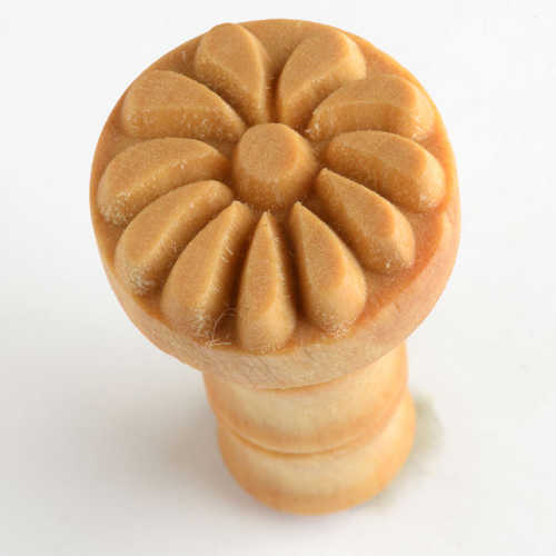 Scm-101 Medium Round Stamp – Daisy