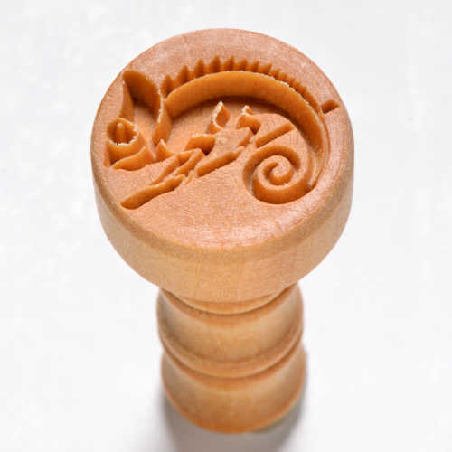 Scm-207 Medium Round Stamp – Chameleon on Branch