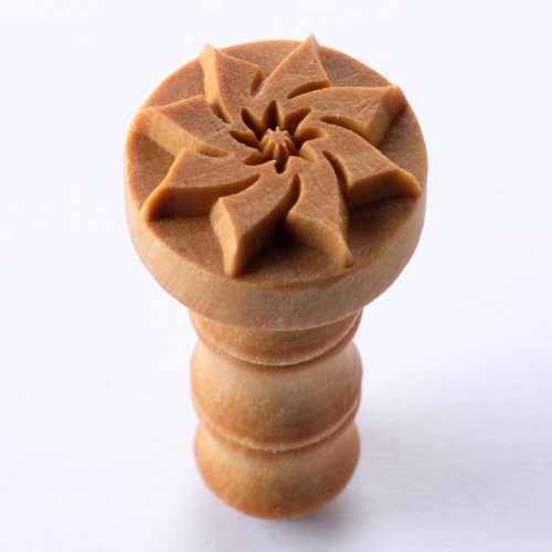 Scm-260 Medium Round Stamp – Pinwheel