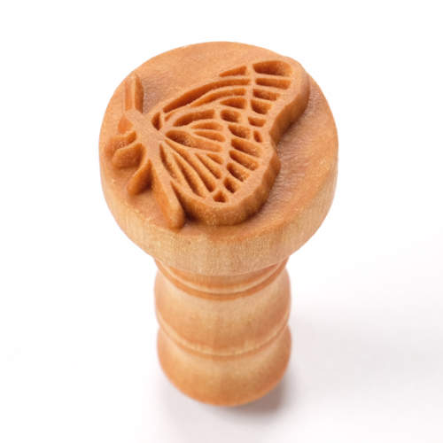 Scm-284 Medium Round Stamp – Resting Butterfly