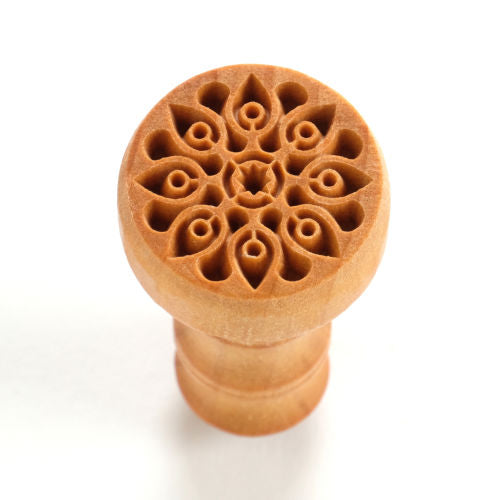 Scm-297 Medium Round Stamp – Peacock Mandala