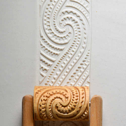 RL-022 Large Handle Roller – Maori Spirals 2