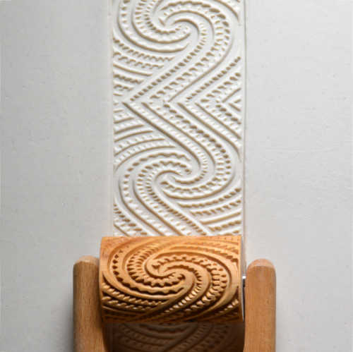 RL-023 Large Handle Roller – Maori Spirals
