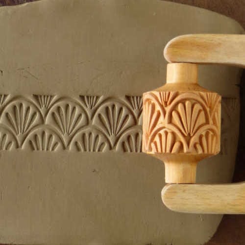 RM-021 Medium Handle Roller – Art Nouveau