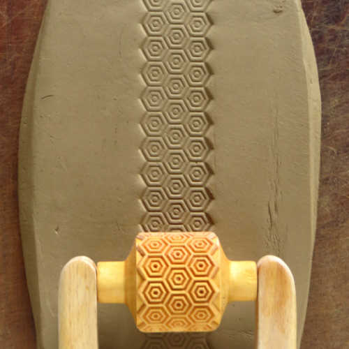RM-022 Medium Handle Roller – Honeycomb