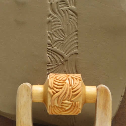 RM-024 Medium Handle Roller – Wild Organic Abstract