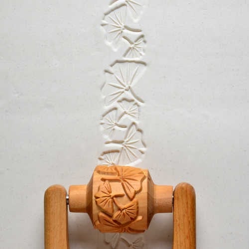 RM-027 Medium Handle Roller – Ginkgo Leaves