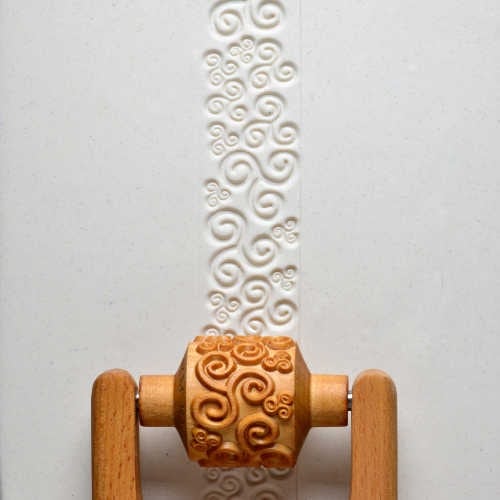 RM-028 Medium Handle Roller – Tri Spirals