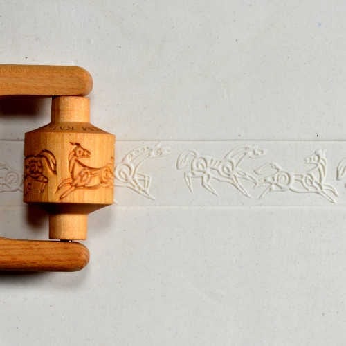 RM-031 Medium Handle Roller – Wild Horses