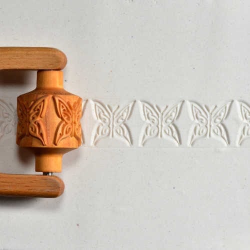 RM-032 Medium Handle Roller – Butterflies