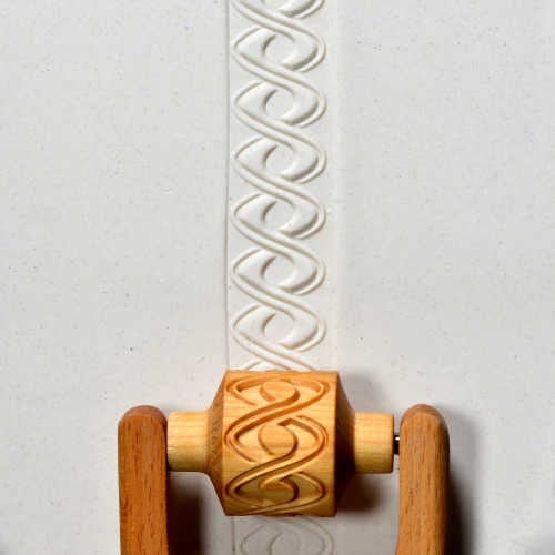 RM-039 Medium Handle Roller – Double Helix