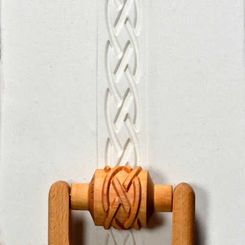 RM-042 Medium Handle Roller – Loose Braid