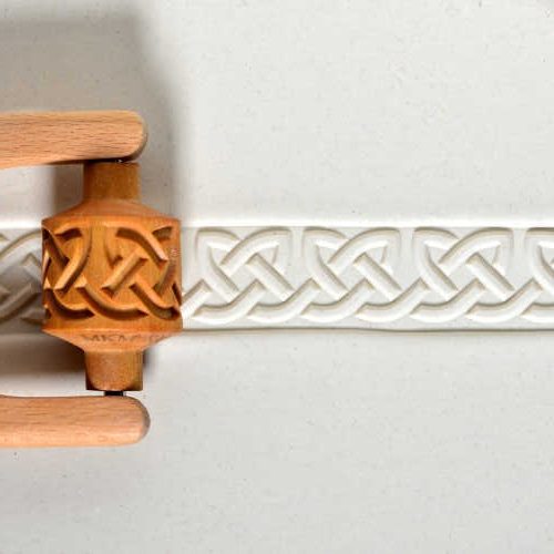 RM-048 Medium Handle Roller – Celtic Boarder 1