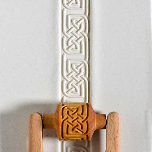 RM-049 Medium Handle Roller – Celtic Boarder 2