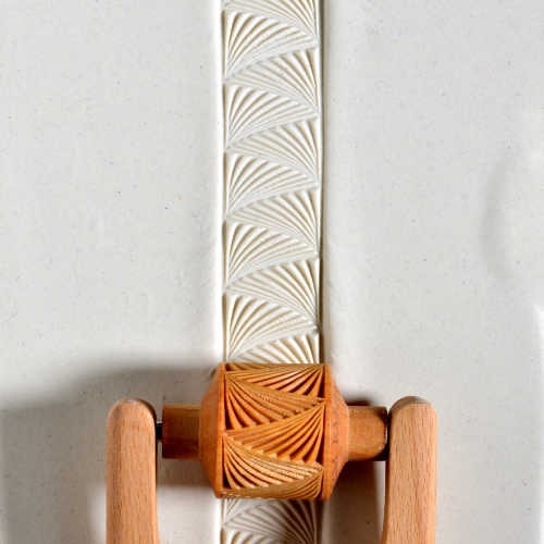 RM-050 Medium Handle Roller – Deco Zigzag