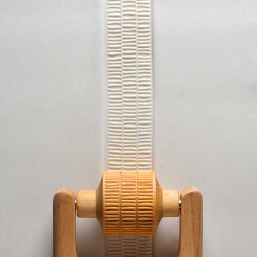 RM-058 Medium Handle Roller – Layered Lines