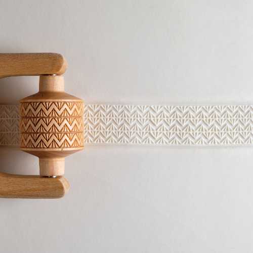 RM-060 Medium Handle Roller – Layered Zigzag