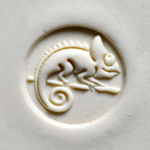 Scm-207 Medium Round Stamp – Chameleon on Branch