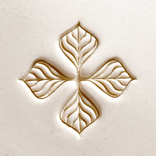Scxl-025 Extra Large Round Stamp – Four Leaves