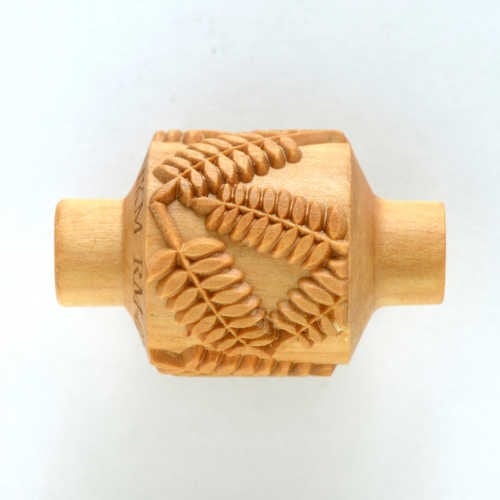 RM-026 Medium Handle Roller &#8211; Fern Leaves