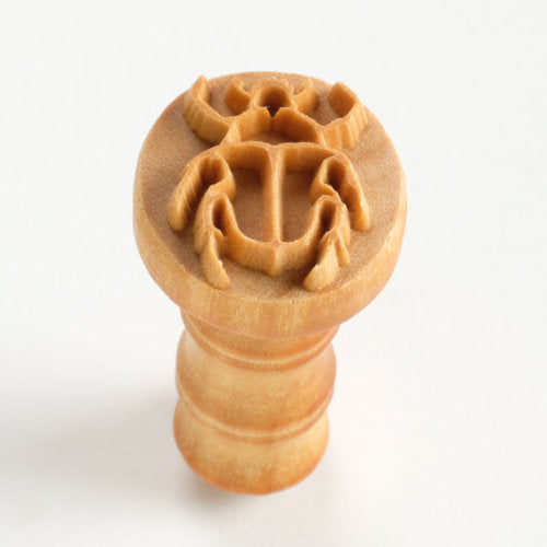 Scm-232 Medium Round Stamp – Scarab Beetle