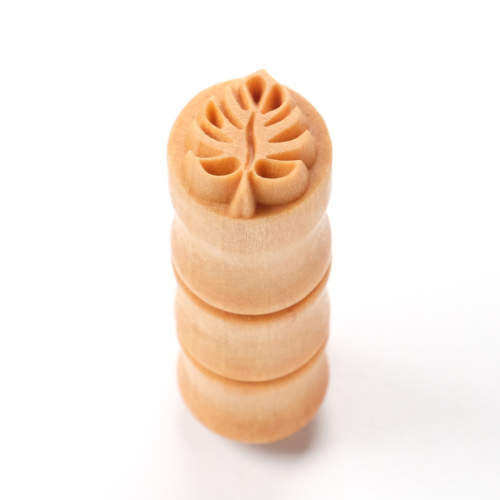 Scs-208 Small Round Stamp &#8211; Monstera Leaf