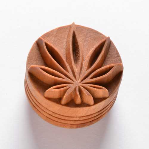 Scl-087 Large Round Stamp &#8211; Hemp Leaf