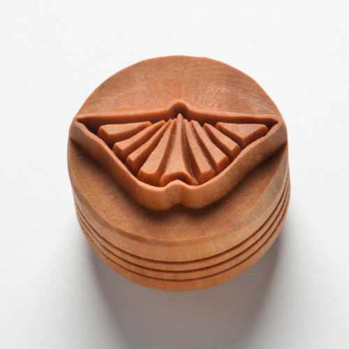 Scl-124 Large Round Stamp &#8211; Spirifer Fossil