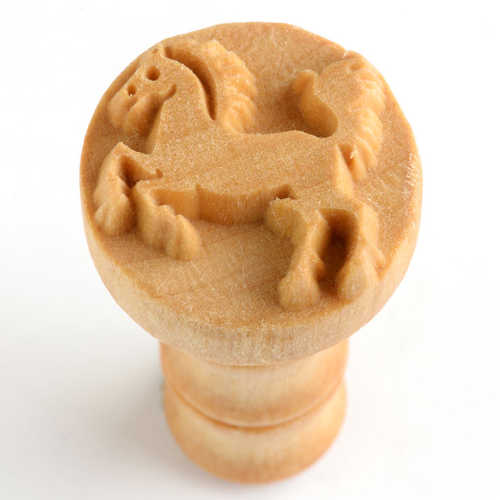 Scm-006 Medium Round Stamp – Rearing Horse