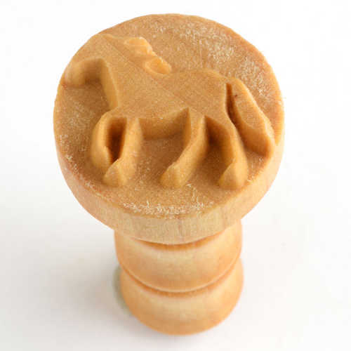 Scm-032 Medium Round Stamp – Walking Horse