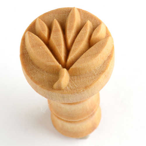 Scm-047 Medium Round Stamp – Wild Flower