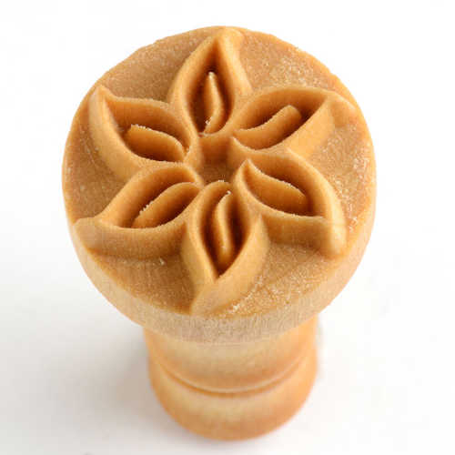 Scm-059 Medium Round Stamp – Flower Outline