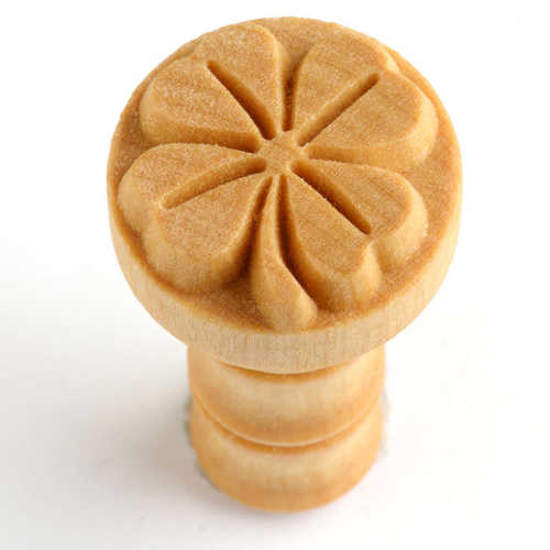 Scm-061 Medium Round Stamp – 4 Leaf Clover