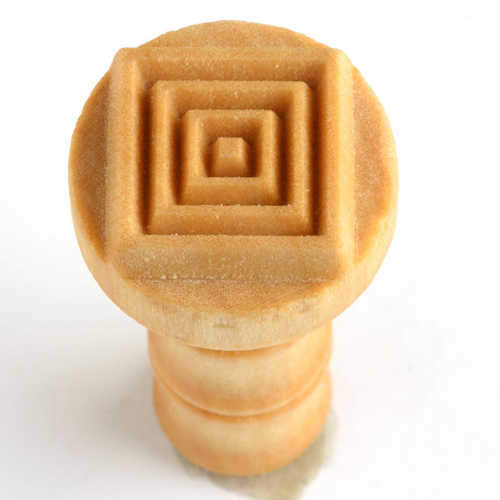 Scm-096 Medium Round Stamp – 4 Square in Square