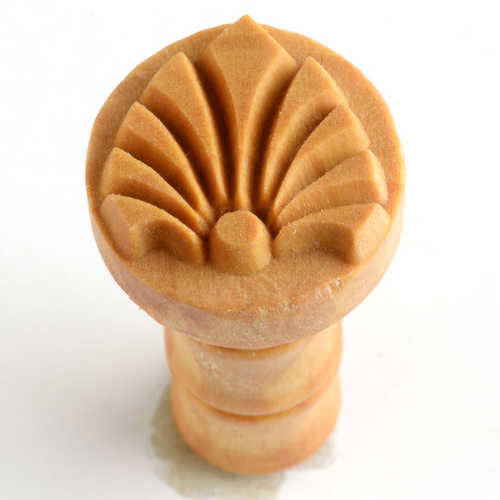 Scm-114 Medium Round Stamp – Crown Large Shell