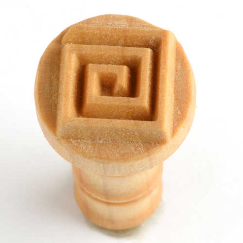 Scm-117 Medium Round Stamp – Square Spiral