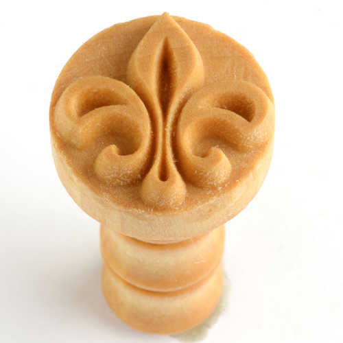 Scm-131 Medium Round Stamp – Fleur-de-lis