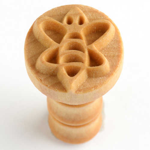 Scm-157 Medium Round Stamp – Honey Bee