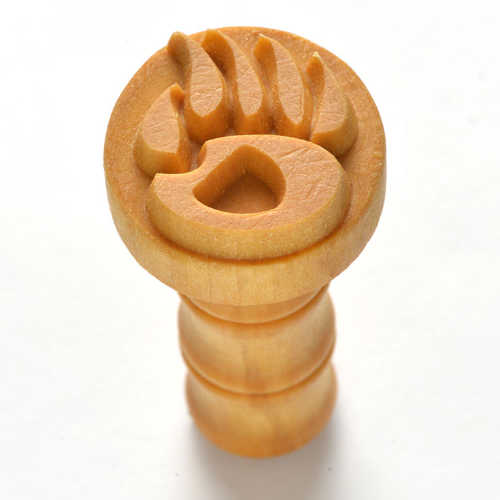 Scm-162 Medium Round Stamp – Bear Paw