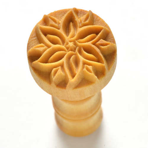 Scm-172 Medium Round Stamp &#8211; Poinsettia