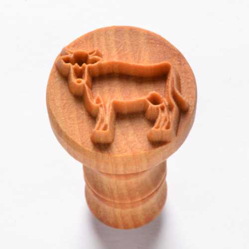 Scm-235 Medium Round Stamp – Cow