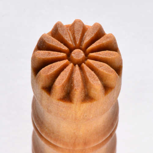 Scs-004 Small Round Stamp – Daisy