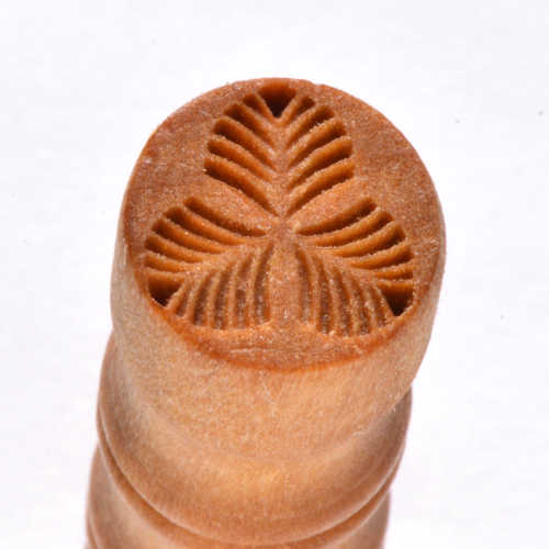 Scs-166 Small Round Stamp – Tri-Leaf
