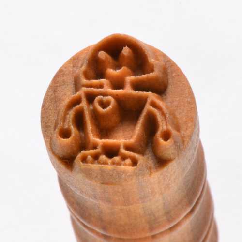 Scs-180 Small Round Stamp &#8211; Love Robot