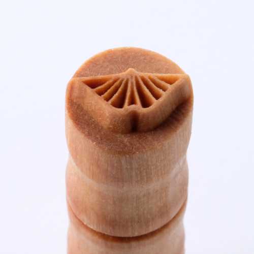 Scs-191 Small Round Stamp &#8211; Spirifer Fossil